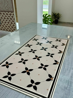Berna flor negra centro beige base off white (0.98 x 0.53m ) - comprar online