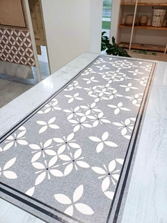 AGUSTINA GRIS OSCURO CON LINO FLOR BLANCA 1.30mt x 0.50mt