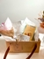 Kit Presente | Mini Buquê + Xícara Pocelana + chocolate Cacau Show - comprar online