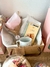 Kit Presente | Mini Buquê + Xícara Pocelana + chocolate Cacau Show - Blooming Decor
