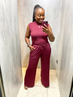 CONJUNTO DE BLUSA GOLA ALTA SEM MANGA E CALÇA PANTALONA ANARRUGA - loja online