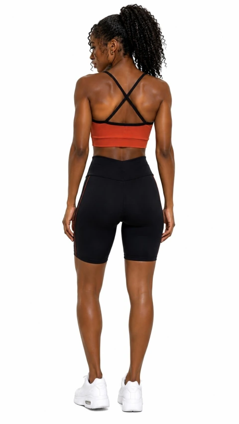 03121 Bermuda com dois frisos frontais 01186 Top bicolor com bojo abertura lateral