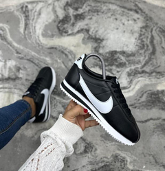 Nike Cortez en internet