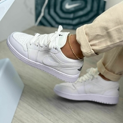 Nike Retro 1 Low Blanca - comprar online