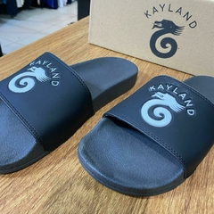 CHINELO SLIDE KAYLAND na internet