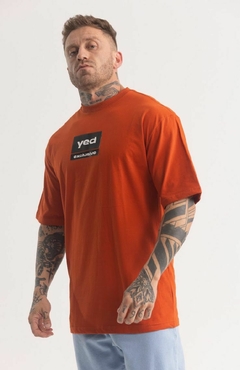 Imagem do CAMISETA OVERSIZED COM APLICAÇÃO EM COURINO YED EXCLUSIVE