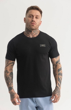 CAMISETA BASIC PLACA METAL YED EXCLUSIVE