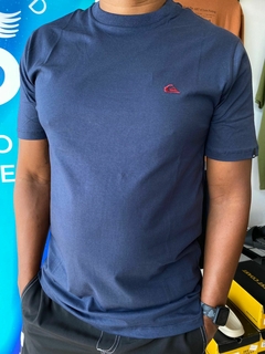 CAMISETA M/C EMBROIDERY QUIKSILVER - C&M Store Multimarcas