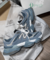 TÊNIS NEW BALANCE 9060 COURO AZUL - Daelut Shoes