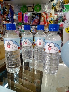 Botella de agua y cajita triangular - comprar en línea