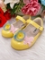 Sapatinho Amarelo Verniz C/ Aplique Borboleta e Flor - Lele Moda Kids