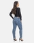 Calça Feminina Mom jeans barra desfiada bolso funcional na internet