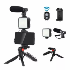 Suporte para Celular com Tripé Luz LED para Streaming / Podcast / Self com Microfone - comprar online