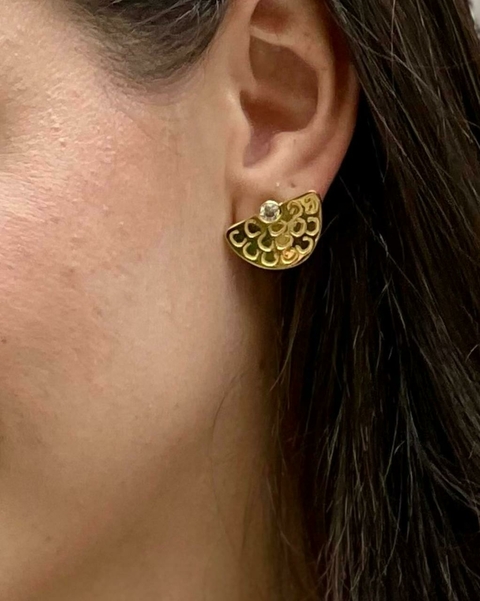 Brinco Guadalupe dourado - comprar online