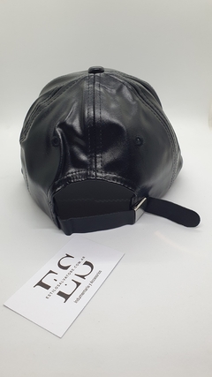 GORRA ECOCUERO ENGOMADO en internet