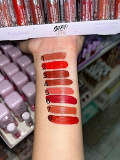 Labial stay fix - Ruby Rose en internet