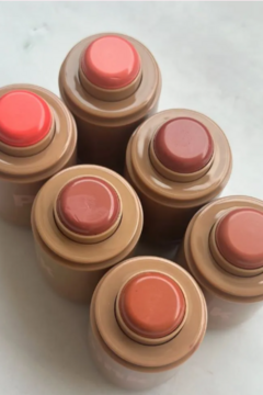 Rubor en barra pink 21 dupe rhode