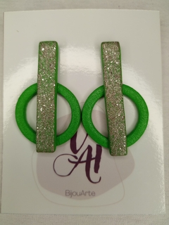 Aro colgante verde con detalle en glitter