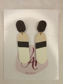 Aro colgante negro con blanco y beige