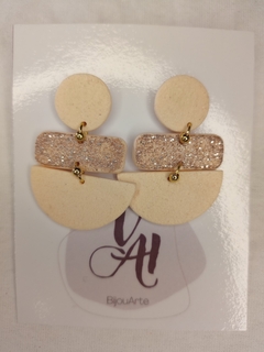 Aro colgante cremita con glitter