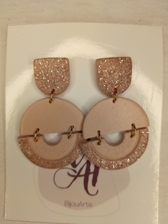 Aro colgante salmon clarito con detalles en glitter