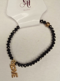 Pulsera de piedras de vidrio facetadas negras con dije love