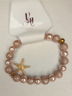 Pulsera mix piedras en tonos rosas y dije estrella de mar