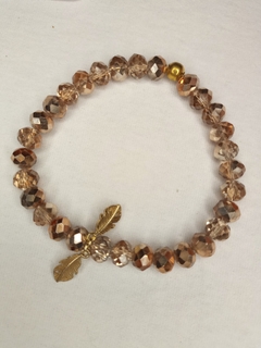 Pulsera piedras de vidrio facetadas en tonos cobres y doble dije de hoja