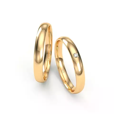 Par de alianças modelo Rondônia, em ouro, com uma das alianças apresentando um pequeno detalhe em diamante.