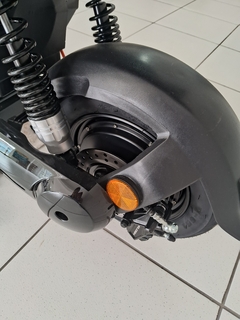 Scooter Elétrica Hit 1000W Klosh - Preta (com baú) - Fap Eletrobikes