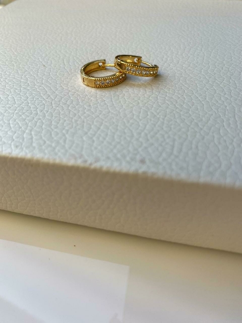 Argola cravejada simples