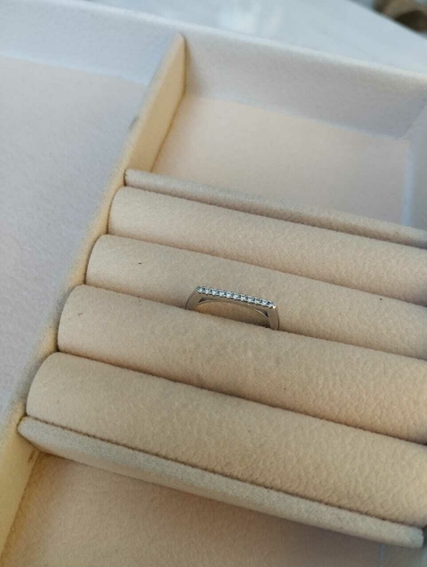 Anel quadrado cravejado