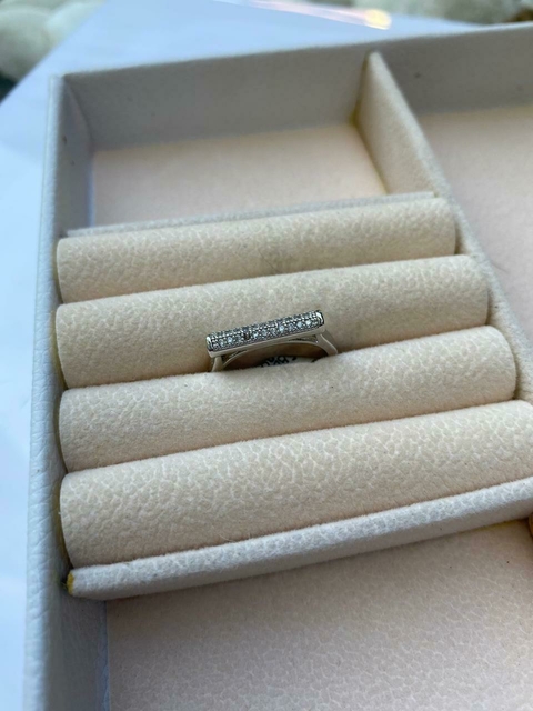 Anel quadrado cravejado