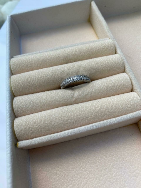 Anel aparador zircônias luxo