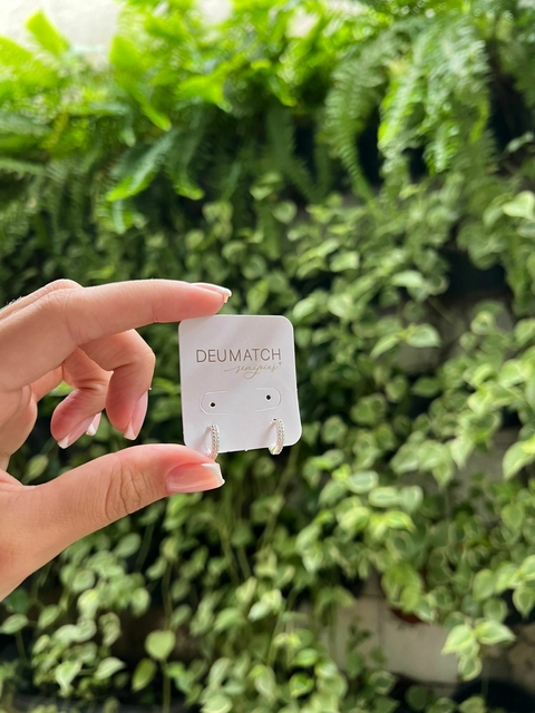 Argola cravejada prata