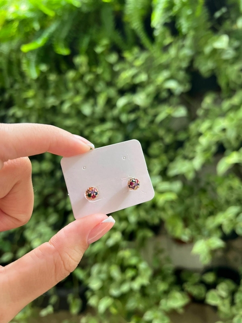 Brinco bolinha cravejada