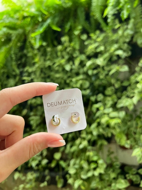 Argola Cravejada Ouro