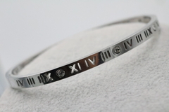 Brazalete con números romanos en acero inoxidable 316L. - Dastoremx