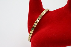 Imagen de Brazalete con números romanos en acero inoxidable 316L.