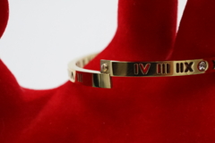 Brazalete con números romanos en acero inoxidable 316L.