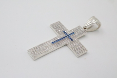 Dije cubano de cruz con microzirconia azul - plateada