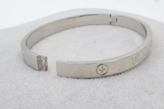 Imagen de Brazalete tipo Crthr Love en acero inoxidable 316L.