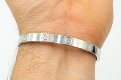 Brazalete tipo Crthr Love en acero inoxidable 316L.