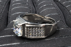 Anillo Ajustable (8-10) en Plata .925 con incrustaciones de 2ct de Moissanita D Corte VVS1 de 8 mm y Zirconia - Dastoremx