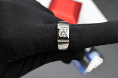 Anillo Ajustable (8-10) en Plata .925 con incrustaciones de 1ct de Moissanita D Corte VVS1 de 6.5 mm y Zirconia - comprar en línea