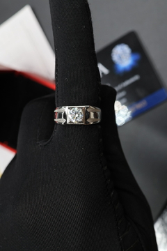 Anillo Ajustable (8-10) en Plata .925 con incrustaciones de 0.8ct de Moissanita D Corte VVS1 de 6 mm y Zirconia - comprar en línea