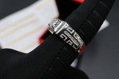 Anillo Ajustable (8-10) en Plata .925 con incrustaciones de 1ct de Moissanita D Corte VVS1 de 6.5 mm y Zirconia