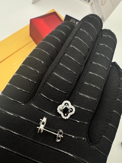 Aretes Trébol tipo Van Cleef en Plata .925 con Moissanita Black de 5 mm corte VVS1 0.5 ct rodeada de Zirconias 5A - comprar en línea