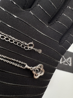 Collar Trébol tipo Van Cleef en Plata .925 con Moissanita Black de 5 mm corte VVS1 0.5 ct rodeada de Zirconias 5A en internet
