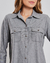 Camisa em malha jeans c/bolsos e mg comprida - loja online